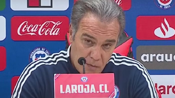 Lasarte se refirió a lesión de Bravo y explicó por qué tardó en cambiarlo ante Argentina