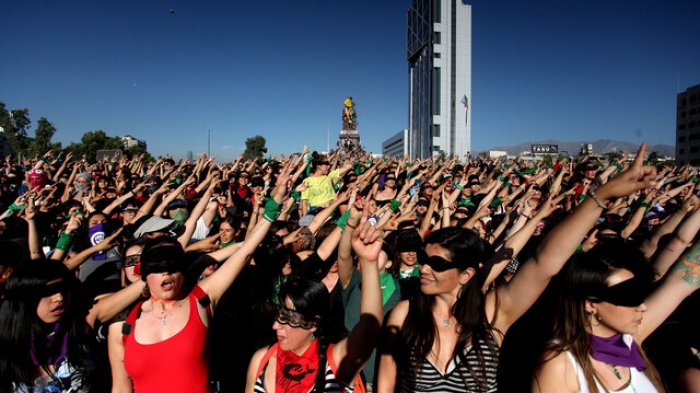 Iniciativa popular feminista alcanzó las 15 mil firmas y será discutida en la CC