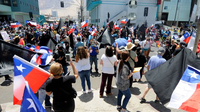Paro regional: Camiones bloquean acceso a Iquique y aeropuerto no está operativo