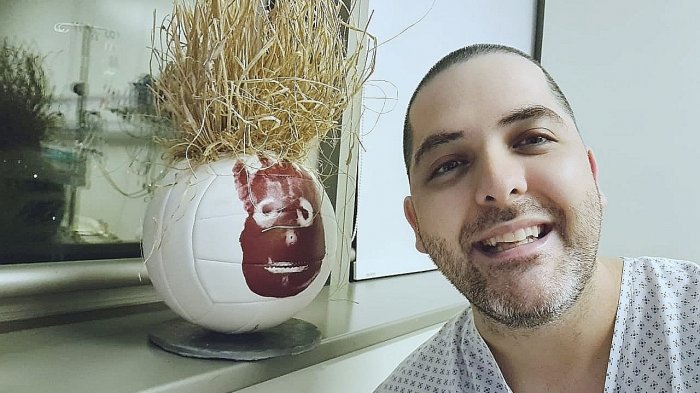 Médico con leucemia usa Instagram para encontrar donante de células madre: Es su opción para sobrevivir