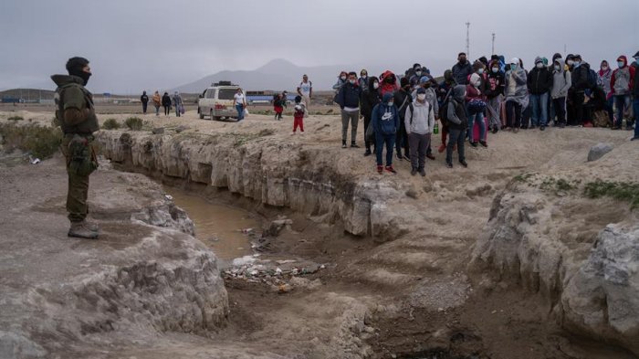 Chile anuncia diálogo con Bolivia por la crisis migratoria en la frontera