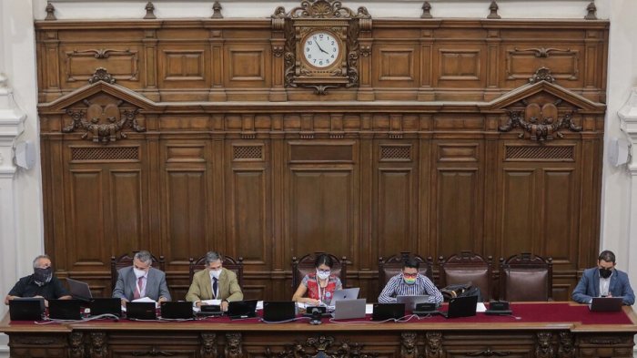 Convención Constitucional: Iniciativa propone amnistía para presos políticos desde los '90