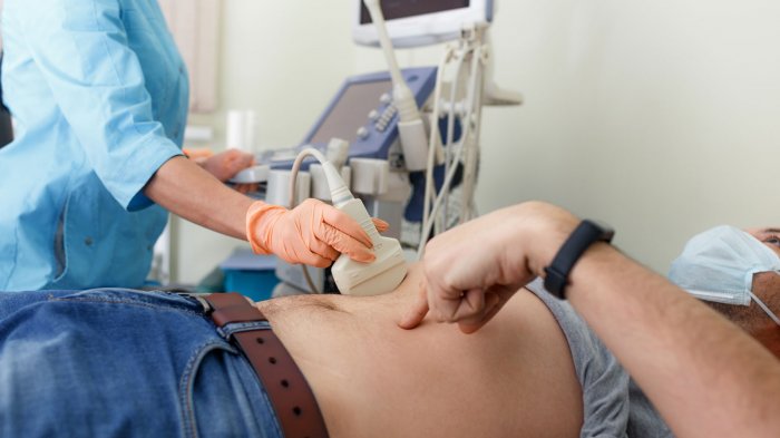 Creía que era una hernia: Hombre descubrió a los 67 años que tenía ovarios, cuello uterino y trompas de Falopio