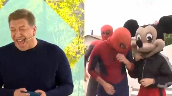 JC Rodríguez estalló en risa al ver a Minnie Mouse y a los corpóreos del tren de Los Vilos en su casa