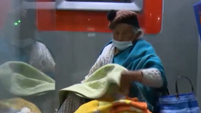 Adulta mayor se refugió durante tres noches en un cajero automático para reencontrarse con su hijo