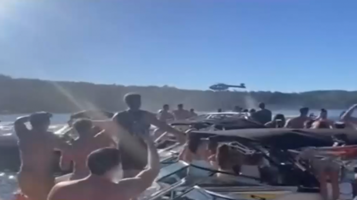 Polémica por masivas fiestas en lancha en Pucón: Jóvenes llegan en helicóptero y no respetan medidas sanitarias
