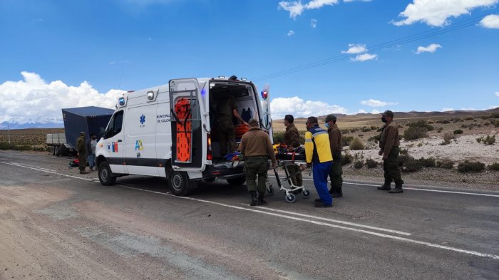 Camión que transportaba migrantes hacia Iquique terminó volcado: Chofer manejaba en estado de ebriedad