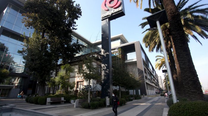 Se registra millonario robo en tienda de Mall Plaza Egaña: Sujetos se dan al a fuga