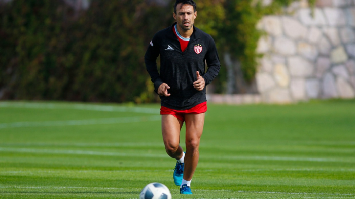 Duró solamente dos meses: Jorge Valdivia dejará de jugar en el Necaxa