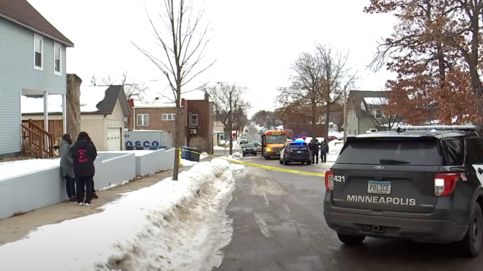 Chofer de bus escolar fue baleado mientras transportaba a tres niños