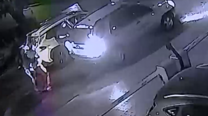 Violento portonazo en Las Condes: Delincuentes hirieron a víctima con un destornillador