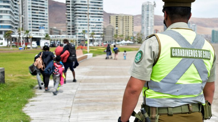 Venezolanos que agredieron a Carabineros en Iquique recibieron golpiza en la cárcel