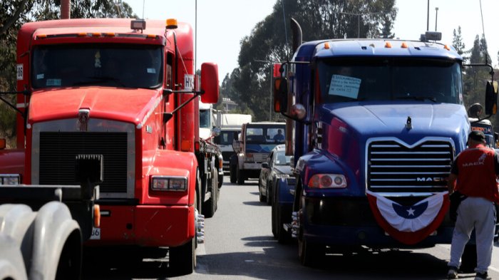 Tras reunión con gobierno: Camioneros deponen el paro y finalizan el corte de rutas