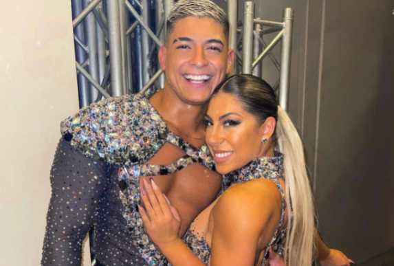 Ricardo Vega anuncia romance con famoso bailarín nacional: 