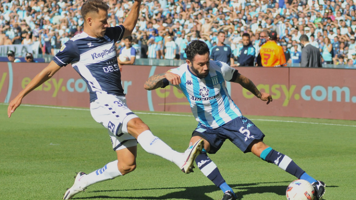 Nuevo dolor de cabeza para La Roja: Mena salió lesionado y visiblemente afectado en empate de Racing