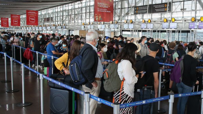 Fedetur pide terminar con el PCR al llegar a Chile: “Es un tremendo desincentivo para quienes quieren venir”