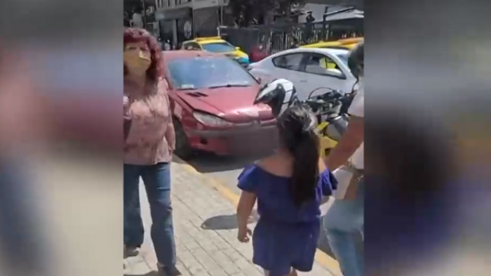 Niño de un año fue abandonado al interior de auto en Providencia: Tenía signos de deshidratación