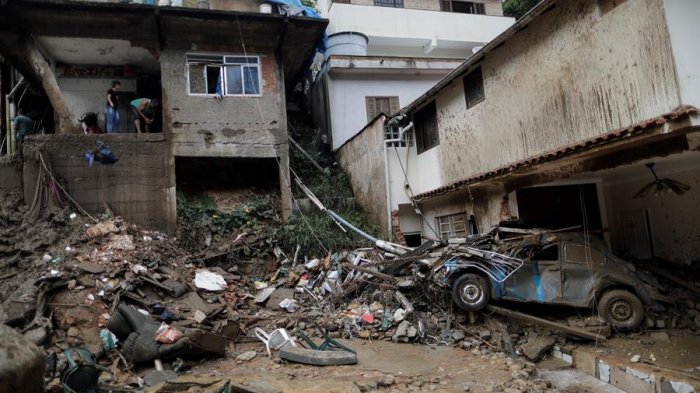Temporal deja más de 50 muertos y miles de damnificados en 