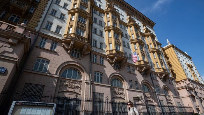 Aumenta la tensión: Rusia expulsa al 