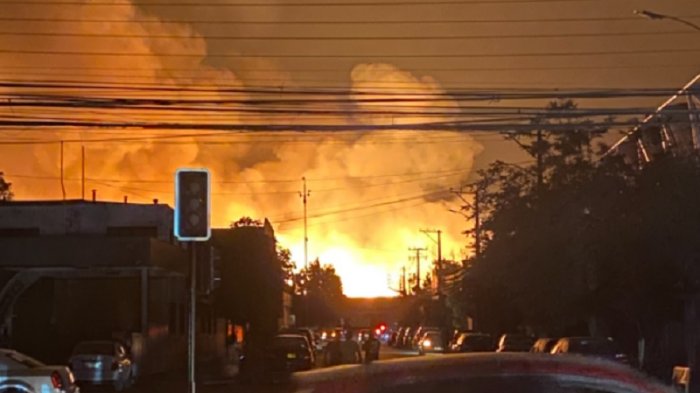 Incendio destruye más de 20 casas en San Fernando y deja centenares de evacuados
