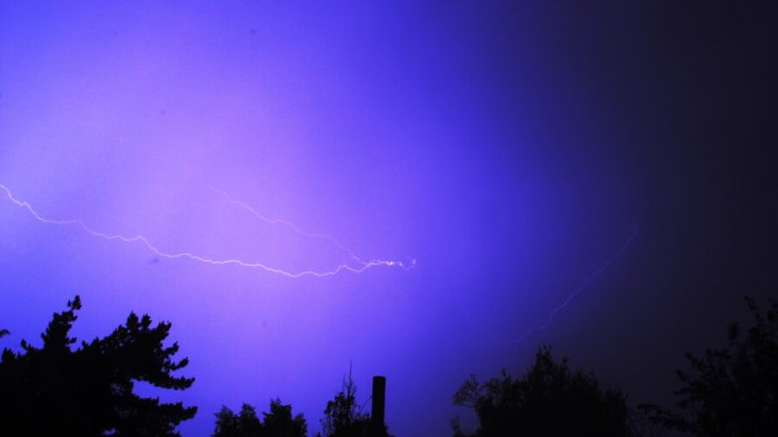 Meteorología emitió aviso por probables tormentas eléctricas en cinco regiones del país