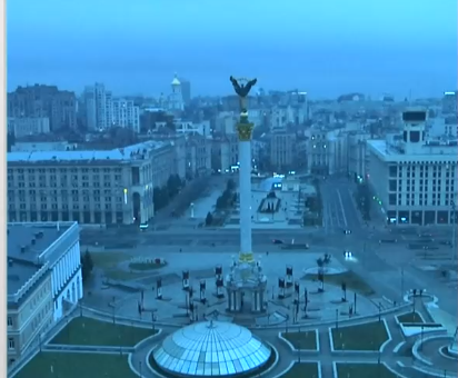 Evacuan pasajeros y personal del aeropuerto de Kiev en Ucrania tras intensos ataques