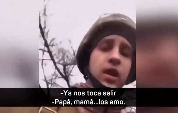 La desesperada huida de los ucranianos: Soldado se despide de su familia ante arremetida rusa