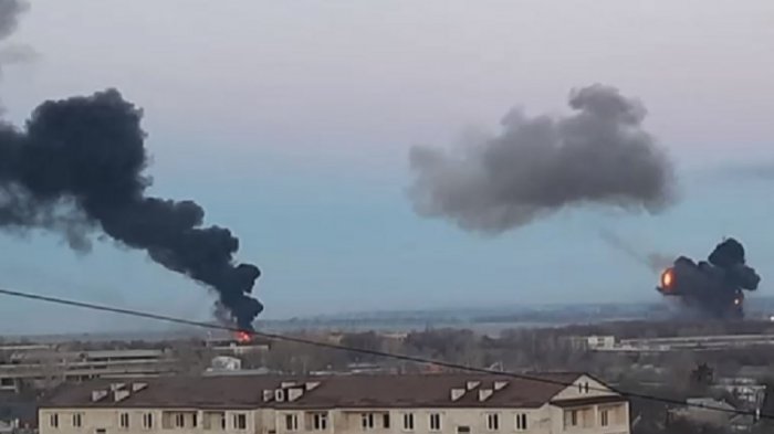 Las primeras imágenes del ataque: Ucranianos buscan refugio bajo tierra por bombardeos rusos