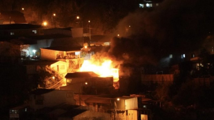 Adulta mayor fallece durante incendio en cerro Merced de Valparaíso