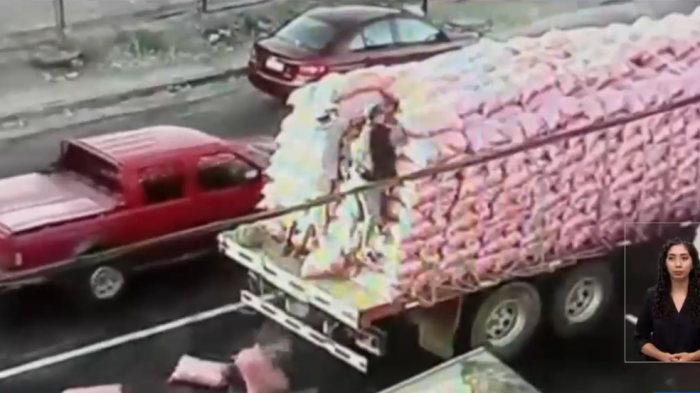 Aprovechan el tiempo de la luz roja: Delincuentes vandalizan semáforos para robar mercancía