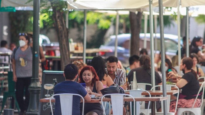 Región Metropolitana vuelve a fase 4: ¿Cuáles son los aforos permitidos?