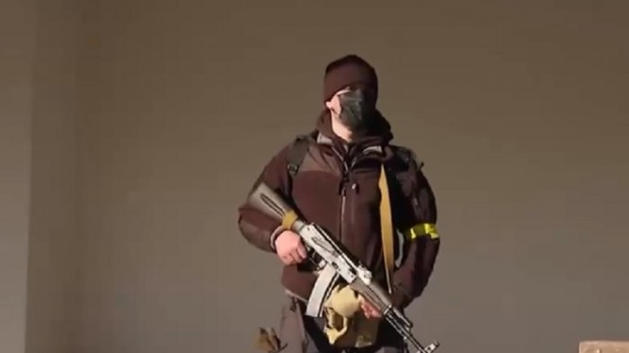 Sin preparación militar: Ciudadanos se arman para defender Ucrania de la invasión rusa