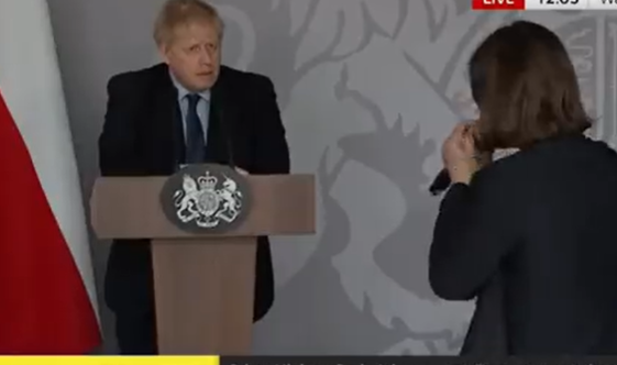 Periodista ucraniana increpó a Boris Johnson por respuesta a invasión rusa: 