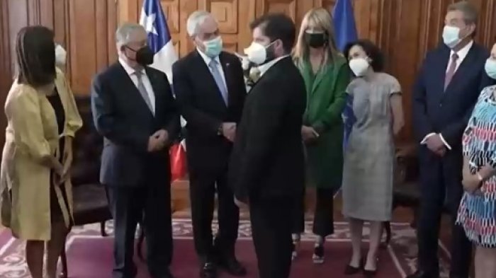 A días del cambio de mando: Sebastián Piñera y Gabriel Boric se vieron las caras en la Corte