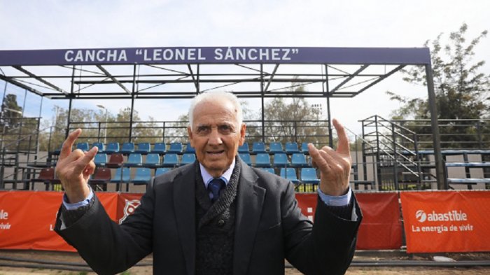 Hospital clínico de la U. de Chile actualiza estado de salud de Leonel Sánchez