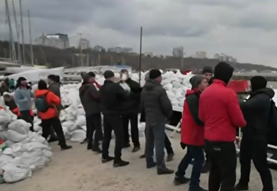 El nuevo blanco de Putin: Ciudad portuaria se prepara ante inminente llegada de buques rusos por el mar