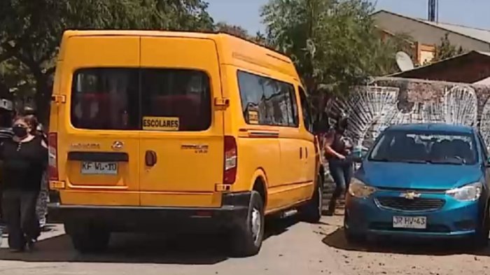 Vehículo colapsado: Denuncian que furgón escolar llevaba más de 30 niños