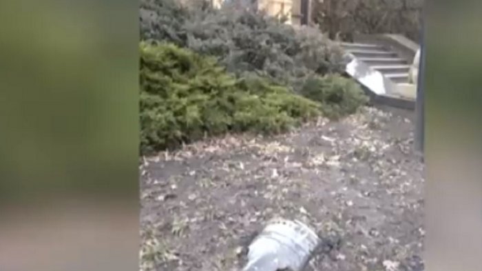 Denuncian que resto de un misil habría caído en la casa del presidente Zelenski