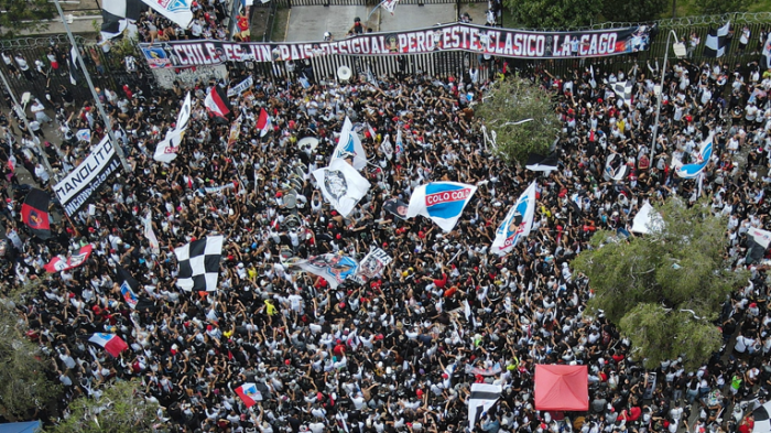 Previa al Superclásico: Hinchas de Colo Colo realizan multitudinario 