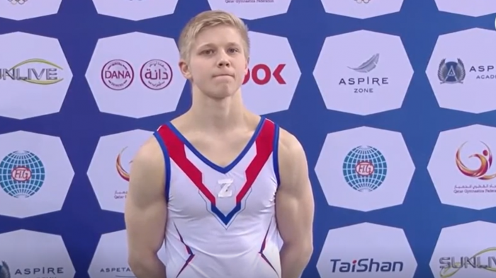 Polémica en el Mundial de Gimnasia Artística: Competidor ruso subió al podio con símbolo de la invasión a Ucrania