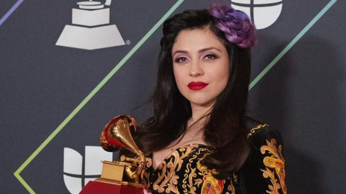 Mon Laferte publicó tierna foto de su hijo Joel y pidió especial recomendación a sus seguidores