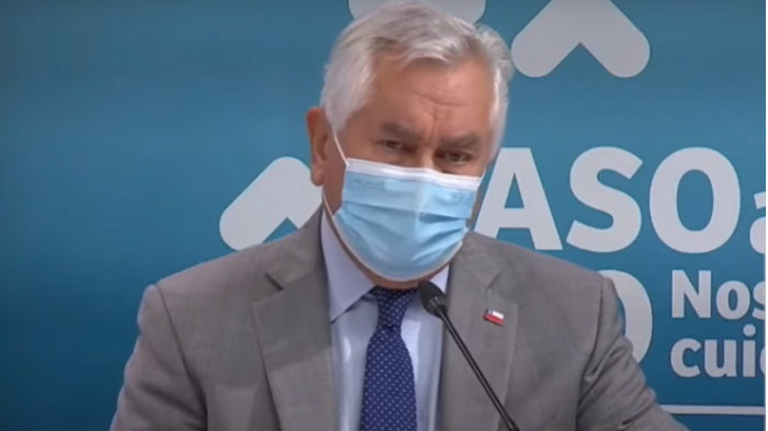 Ministro Paris se emociona hasta las lágrimas en último balance sobre el COVID-19