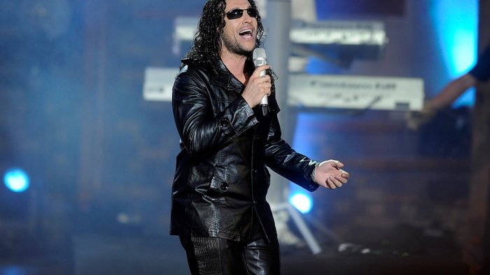 ¿Imitando a J Balvin? Leo Rey compartió foto con un nuevo y colorido look