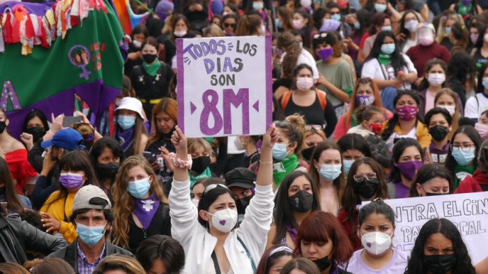 Senadoras de RN, DC y PS anuncian proyecto para que el 8 de marzo sea feriado legal en Chile