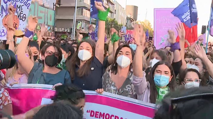 8M: Futuras ministras de gobierno llegaron a masiva marcha