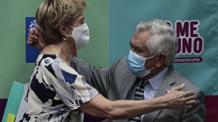 Alcaldesa Matthei declarará a Paris como hijo ilustre de Providencia: “Es un lujo tener vecinos como usted”