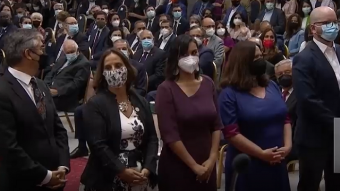 Con masivos aplausos: Así fue el momento en el que asumió oficialmente el gabinete del Pdte. Gabriel Boric