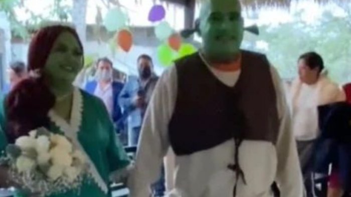 Viralizan matrimonio de pareja que se casó vestida como Shrek y Fiona: 