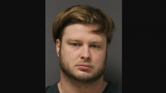 Padre es acusado de asesinar a su hijo de 6 años: Lo obligó a correr en una trotadora y se cayó reiteradas veces