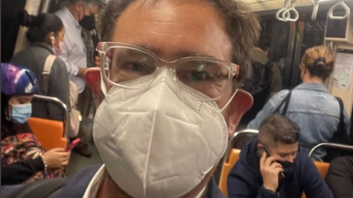 Ministro García se trasladó en metro para llegar al MOP en su primer día oficial de trabajo